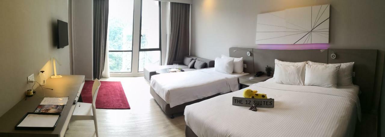 The 12 Suites @ Empire Damansara Petaling Jaya Esterno foto