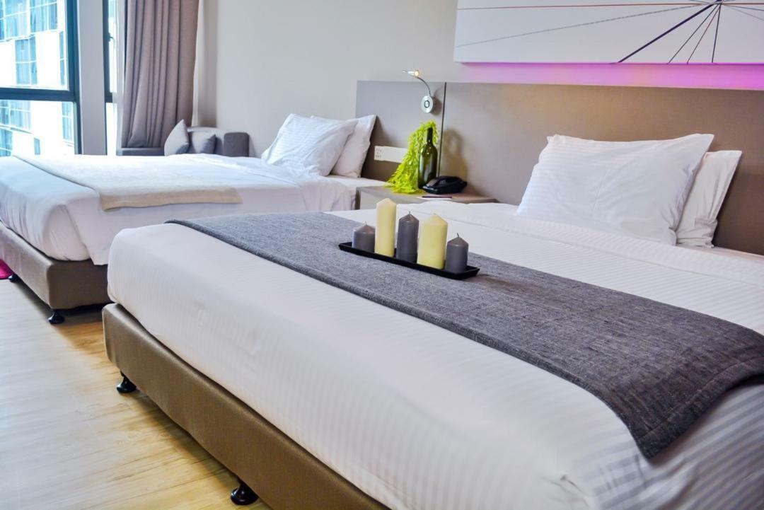 The 12 Suites @ Empire Damansara Petaling Jaya Esterno foto