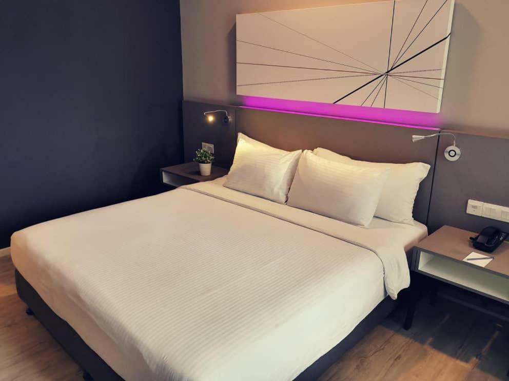 The 12 Suites @ Empire Damansara Petaling Jaya Esterno foto