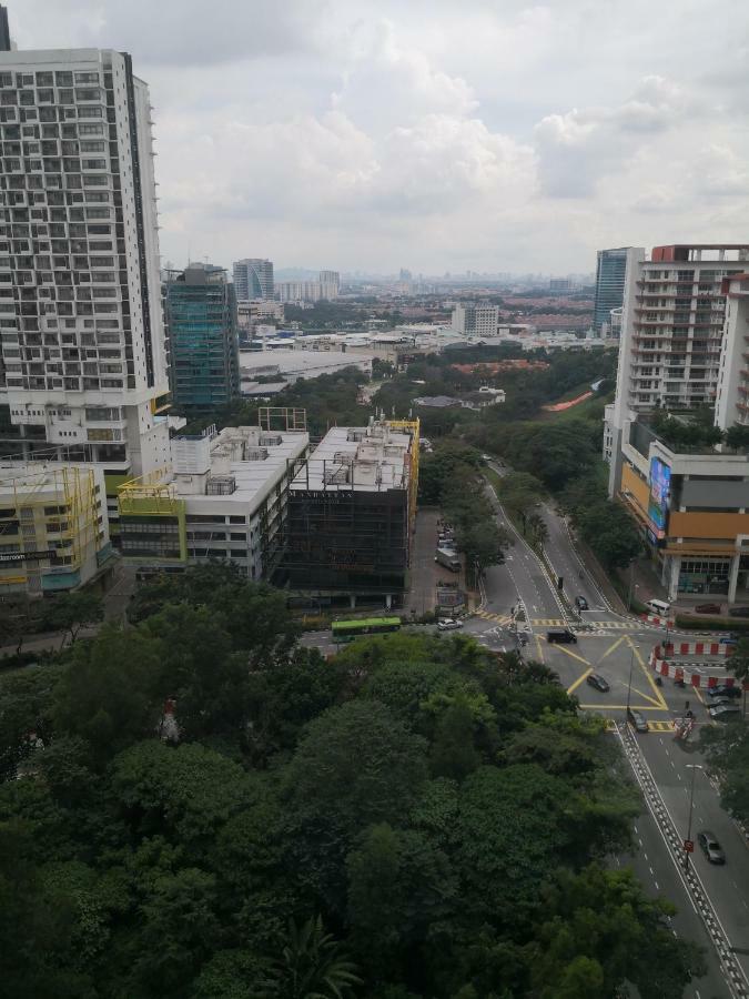 The 12 Suites @ Empire Damansara Petaling Jaya Esterno foto